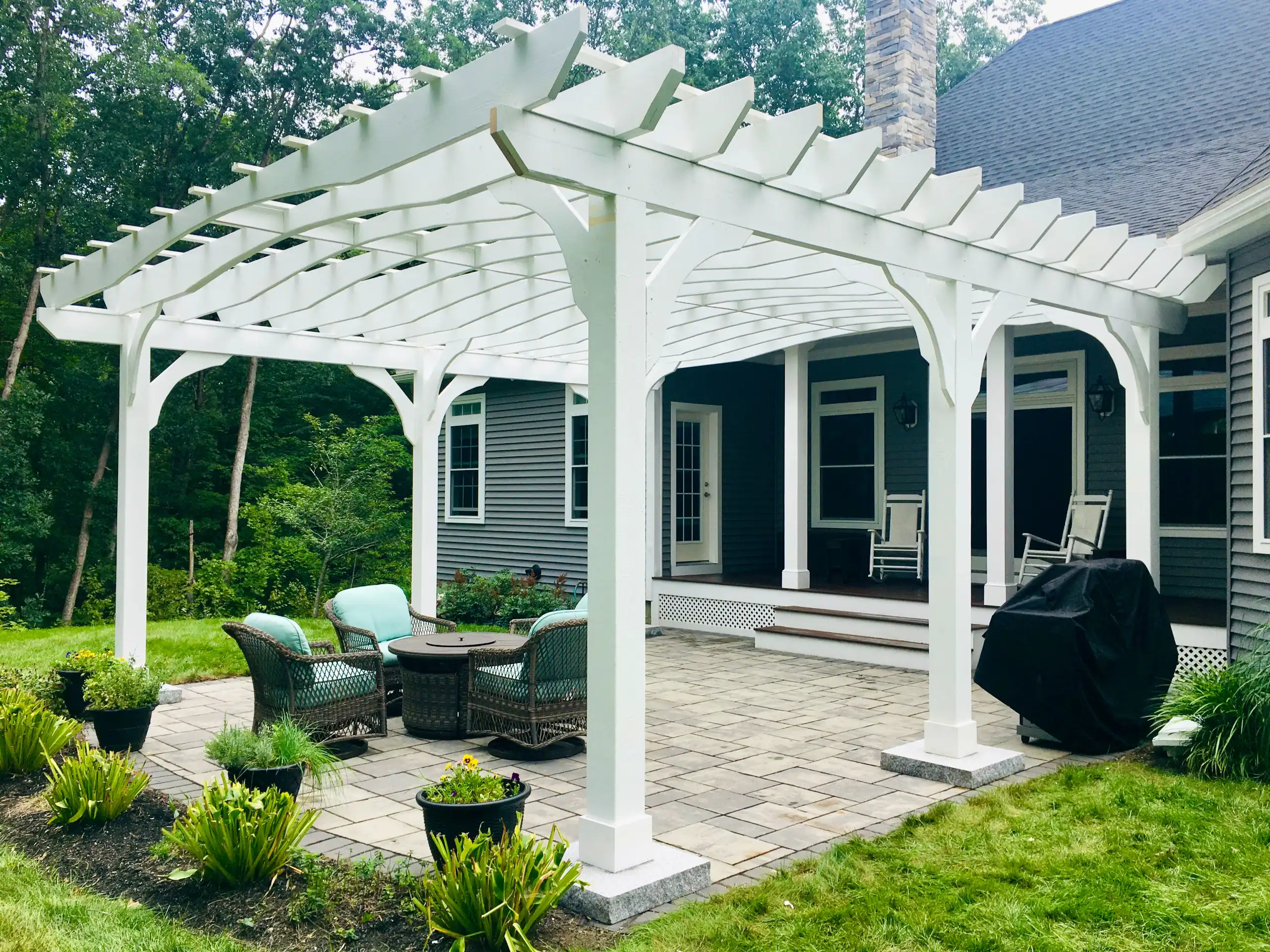 Custom pergola built by Outdoor Lifestyles